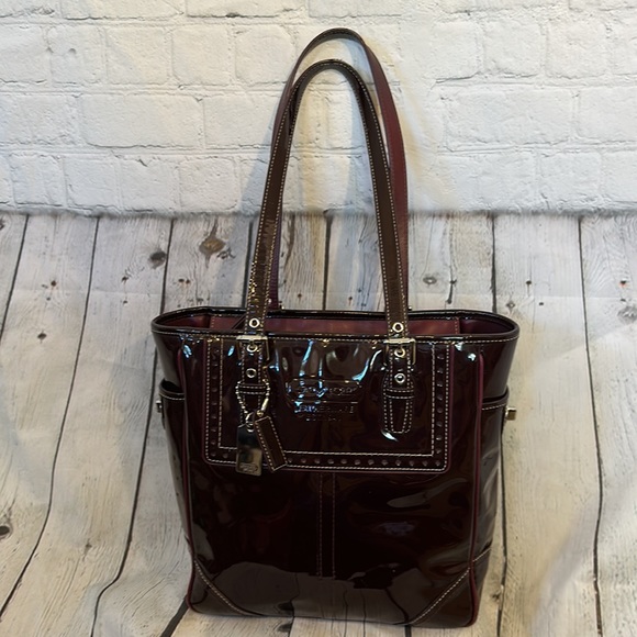 Coach Ashley rare liquid glass Patent Leather Gallery tote in deep Cabernet! - Picture 3 of 16